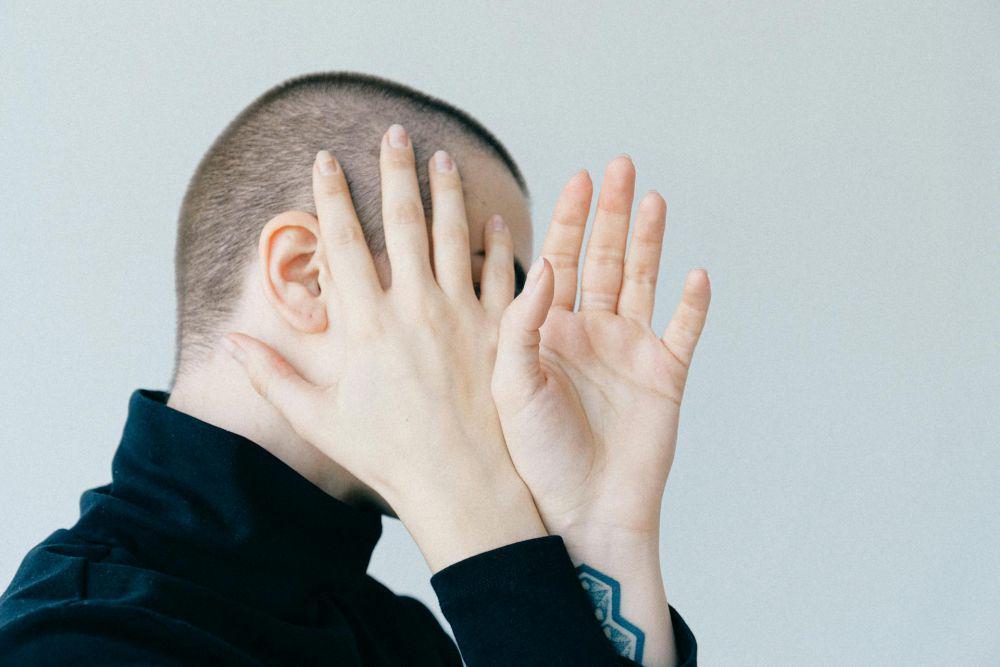 5 Kebiasaan Orang Insecure yang Sering Dianggap Normal