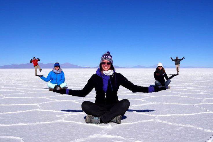 Ilustrasi dataran garam terbesar yang menakjubkan di Bolivia. (Pinterest/Salar de Uyuni, Bolivia)