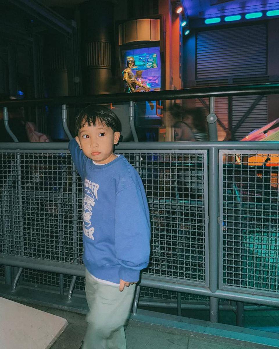 potret anak Andien Aisyah ke Tokyo Disneyland (instagram.com/andienaisyah)