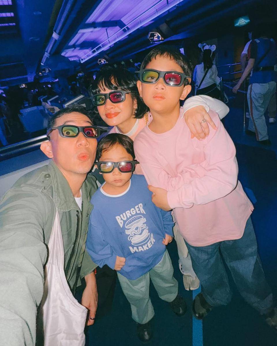 potret keluarga Andien Aisyah ke Tokyo Disneyland (instagram.com/andienaisyah)