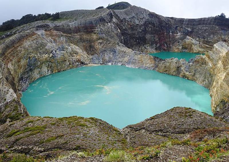ilustrasi Danau Kelimutu (commons.wikimedia.org/Dizzmania)