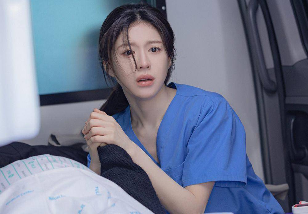 Go Yoon Jung di drama Resident Playbook (dok. tvN/Resident Playbook)