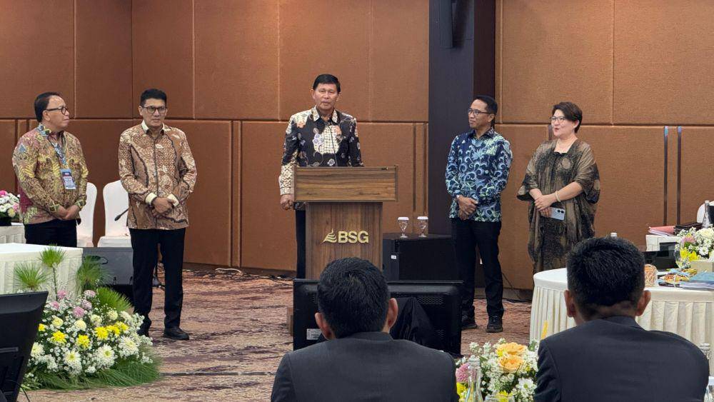 Dewan Komisaris Bank SulutGo saat RUPS BSG 2025, Rabu (9/4/2025). (Kiri ke kanan) Komisaris Max Kembuan, Komisaris Djafar Alkatiri, Komut Ramoy Max Luntungan, Komisaris Sam Sachrul Mamonto, dan Komisaris Independen Jaclyn Koloay. Dok. Corsec BSG