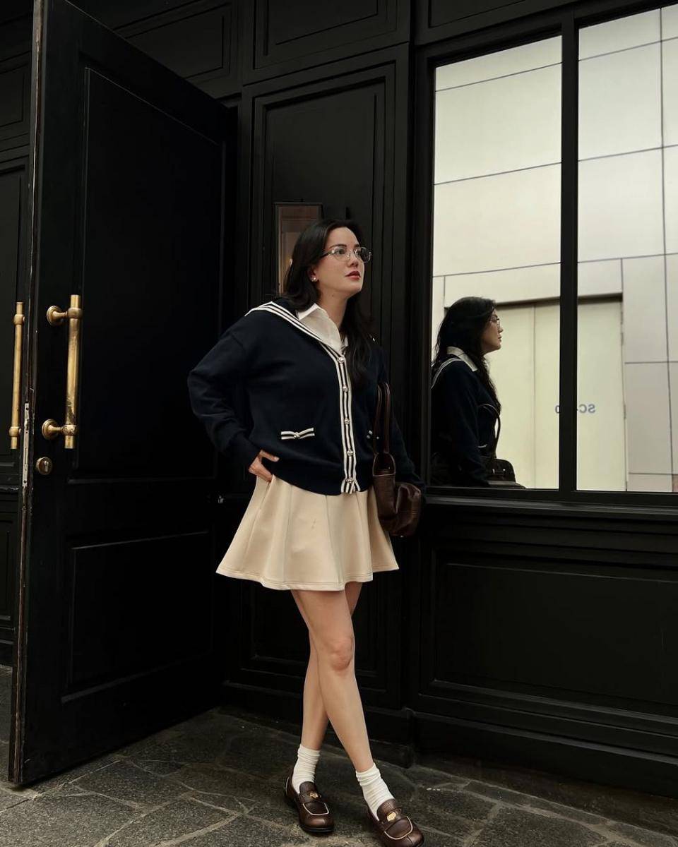 padu padan outfit hitam putih ala Alice Norin (instagram.com/alicenorin)