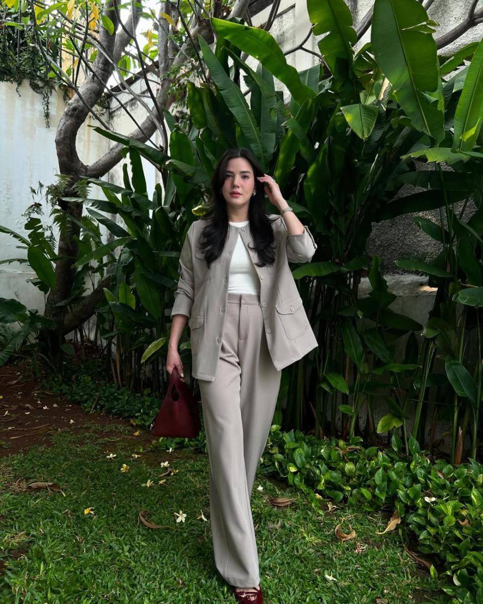 inspirasi office look ala Alice Norin (instagram.com/alicenorin)