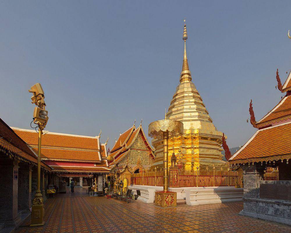 Wat Phra That Doi Suthep (commons.wikimedia.org/JJ Harrison)