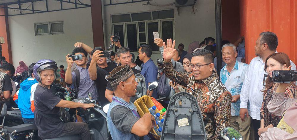 Antrean Pemutihan Pajak Membludak, Andra Soni Minta Petugas Ditambah