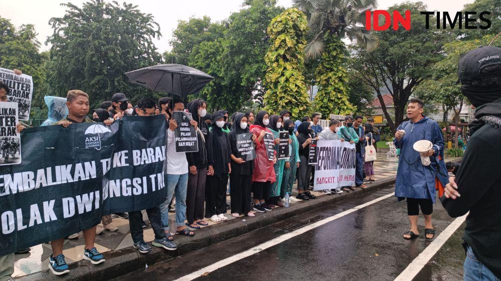 Penolakan Revisi UU TNI Masih Digaungkan dari Surabaya