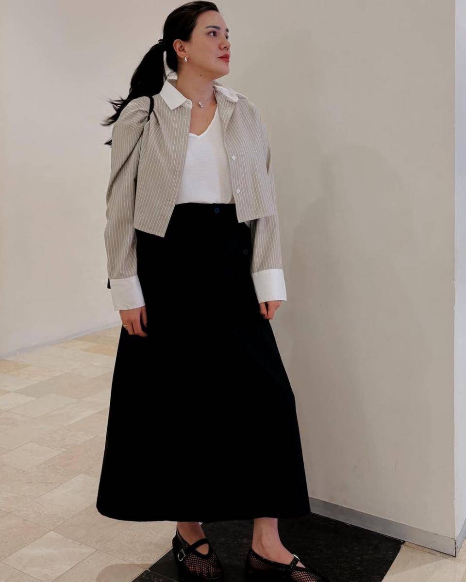 padu padan outfit hitam putih ala Alice Norin (instagram.com/alicenorin)