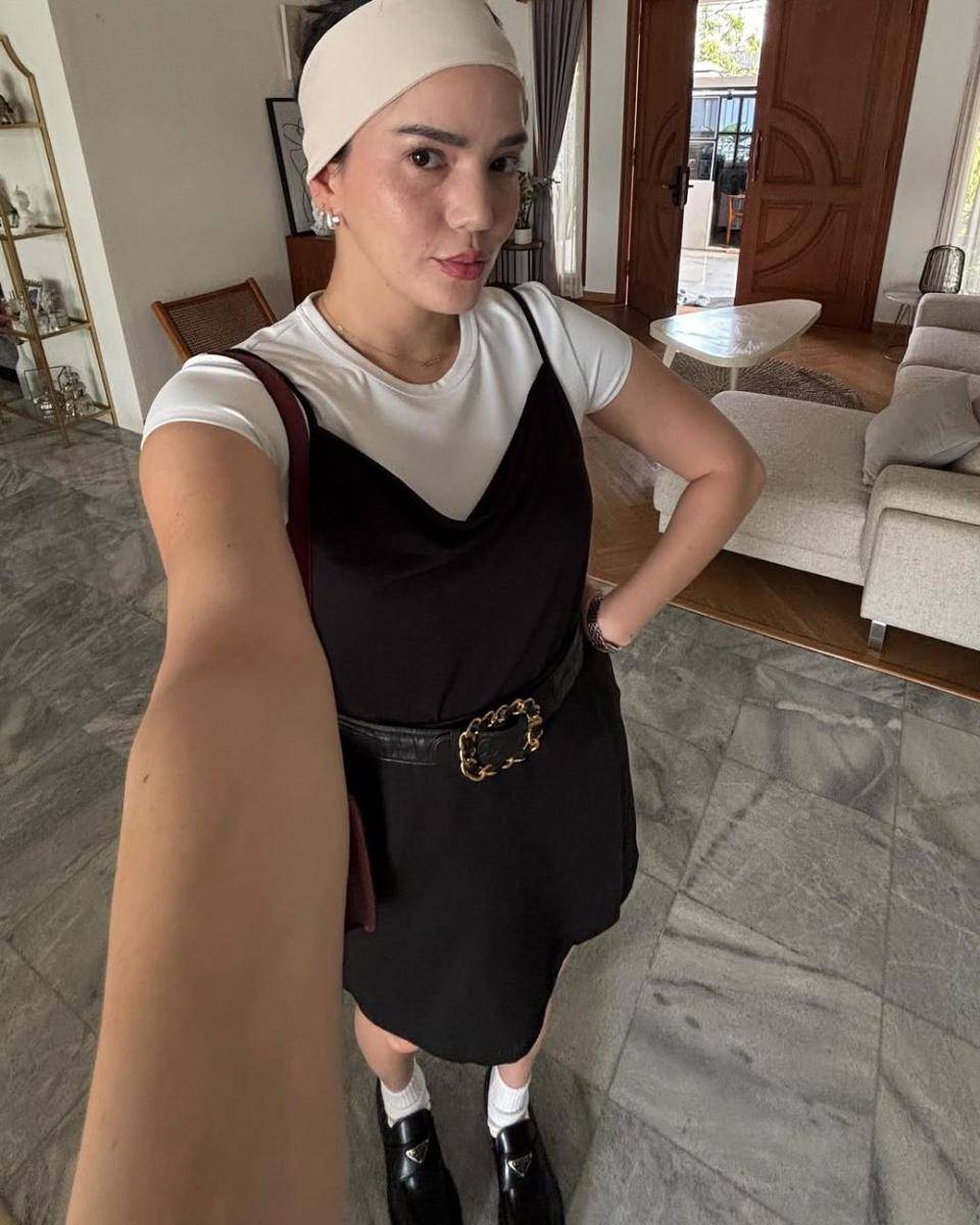 padu padan outfit hitam putih ala Alice Norin (instagram.com/alicenorin)
