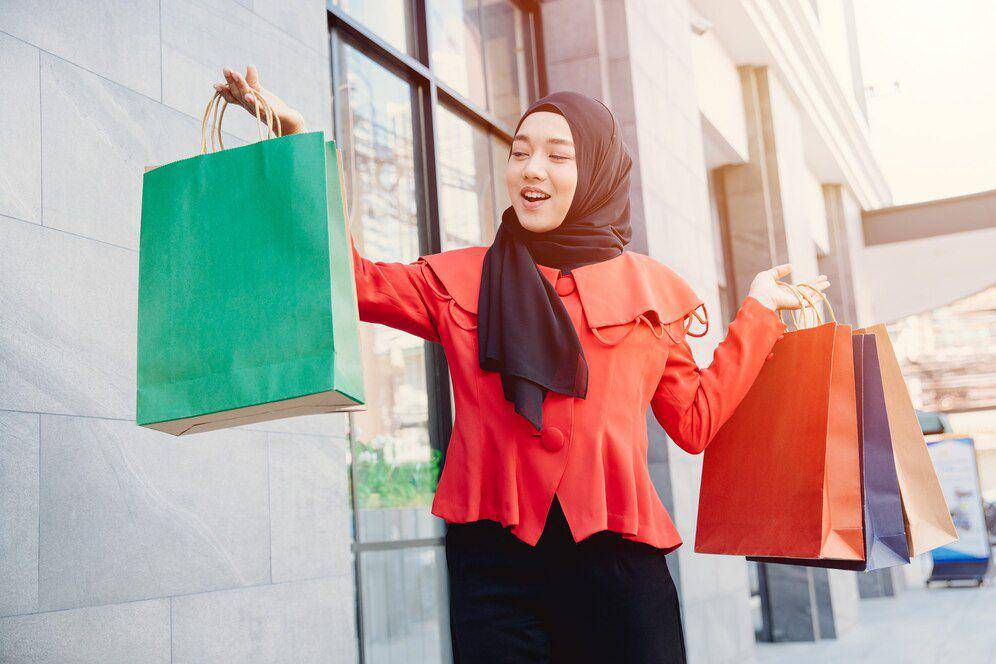 ilustrasi belanja yang tidak penting (freepik.com/coffeekai)