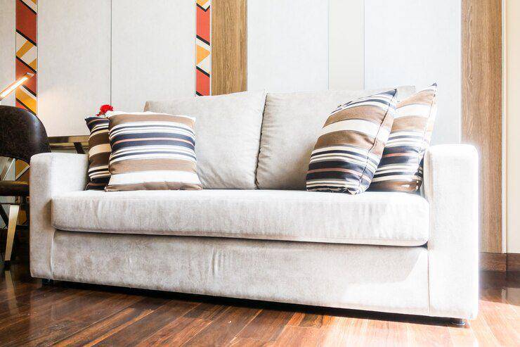 Ilustrasi sofa (freepik.com/mrsiraphol)