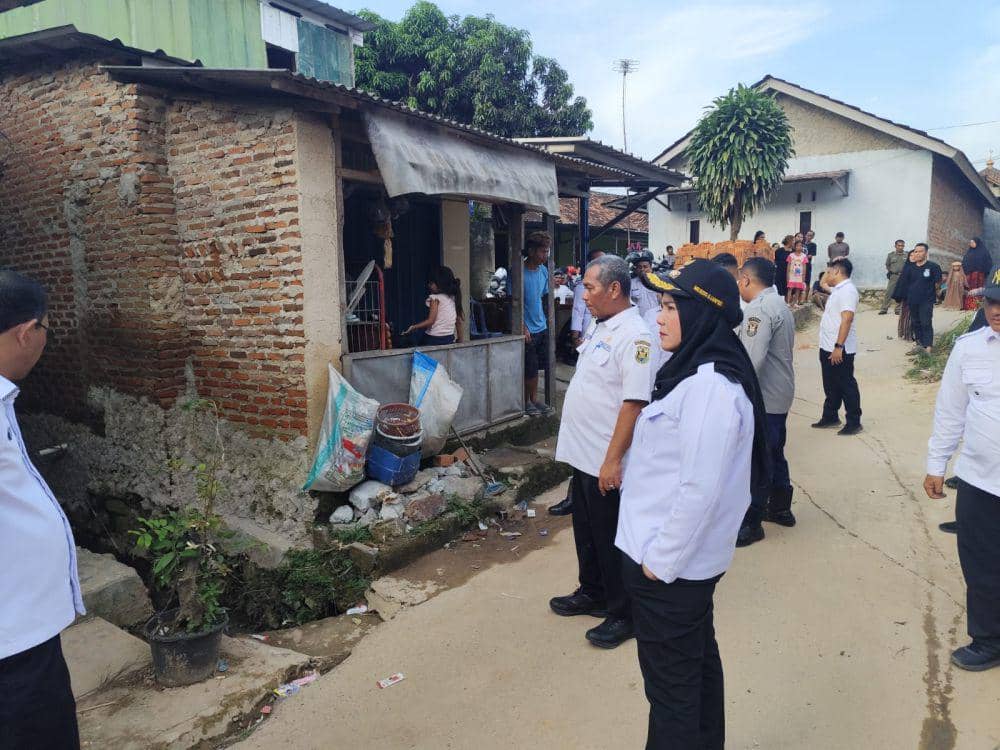 Walikota Bandar Lampung, Eva Dwiana saat meninjau lokasi rawan banjir. (IDN Times/Muhaimin)