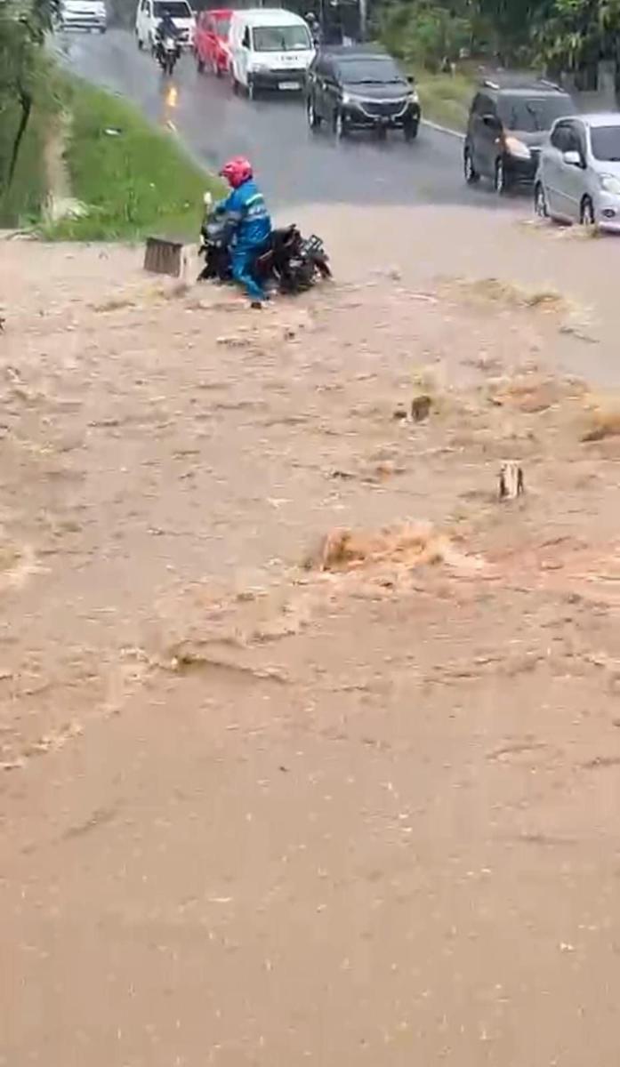 Hujan Deras Bandar Lampung, Satu Warga Terbawa Arus