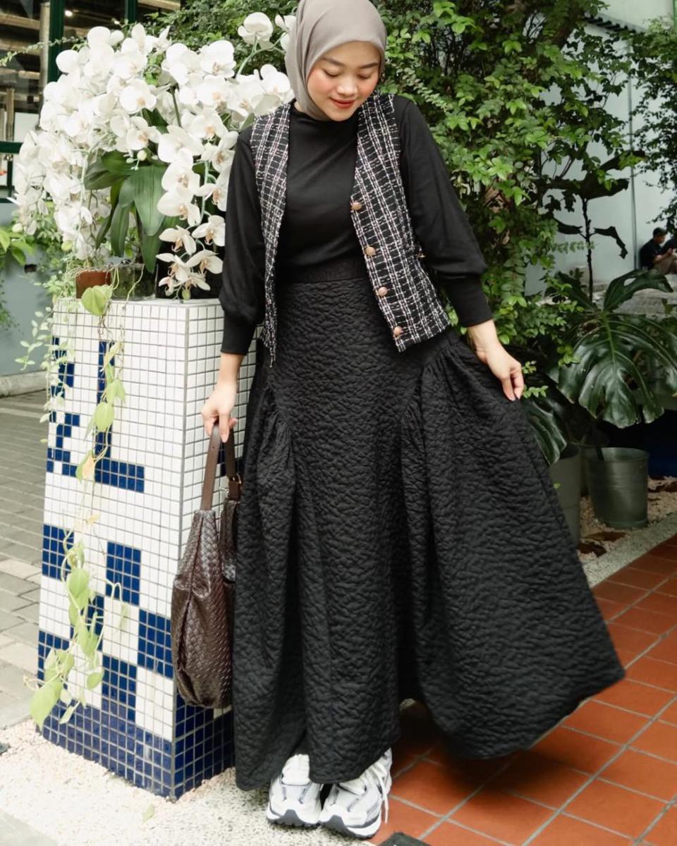 potret ide OOTD playful yang elegan pakai vest ala Diana Latifah (instagram.com/dianalatifah)