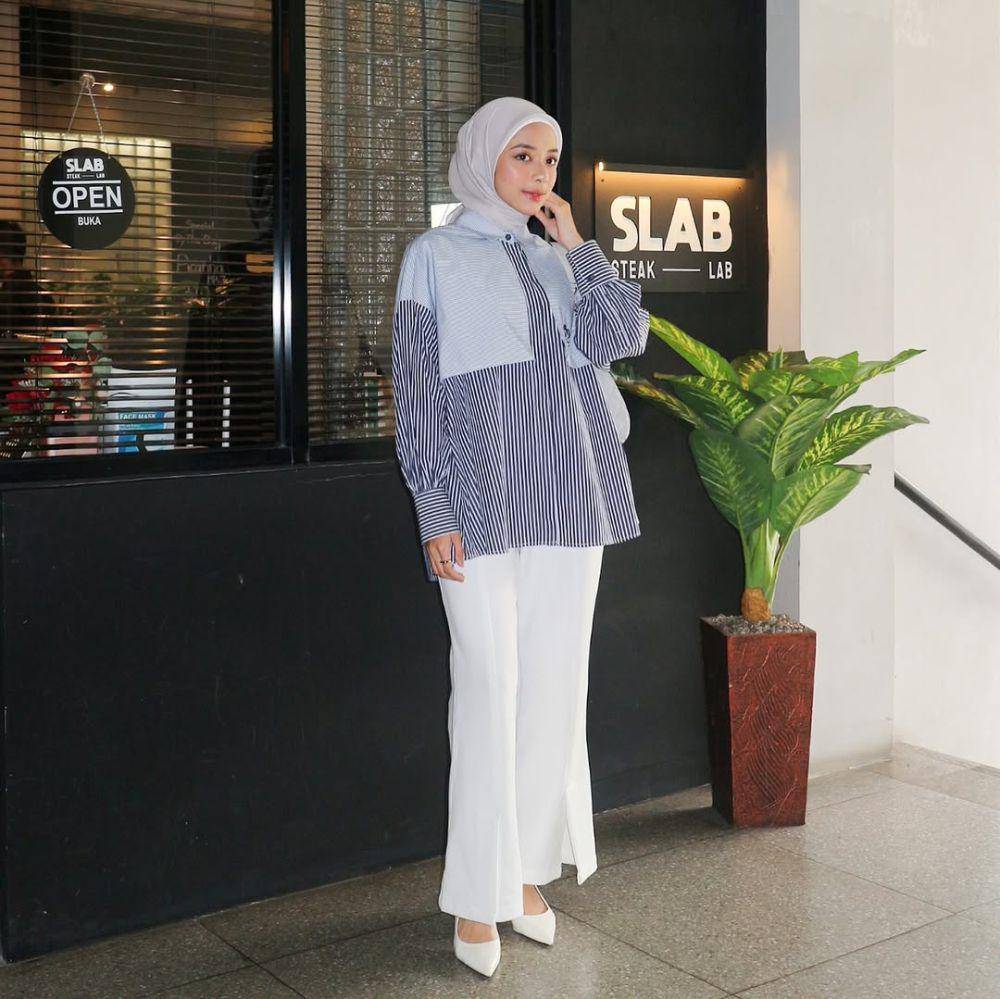 potret ide OOTD kasual serba kemeja dan blouse ala Tarisya Milanti (instagram.com/tarisymln)
