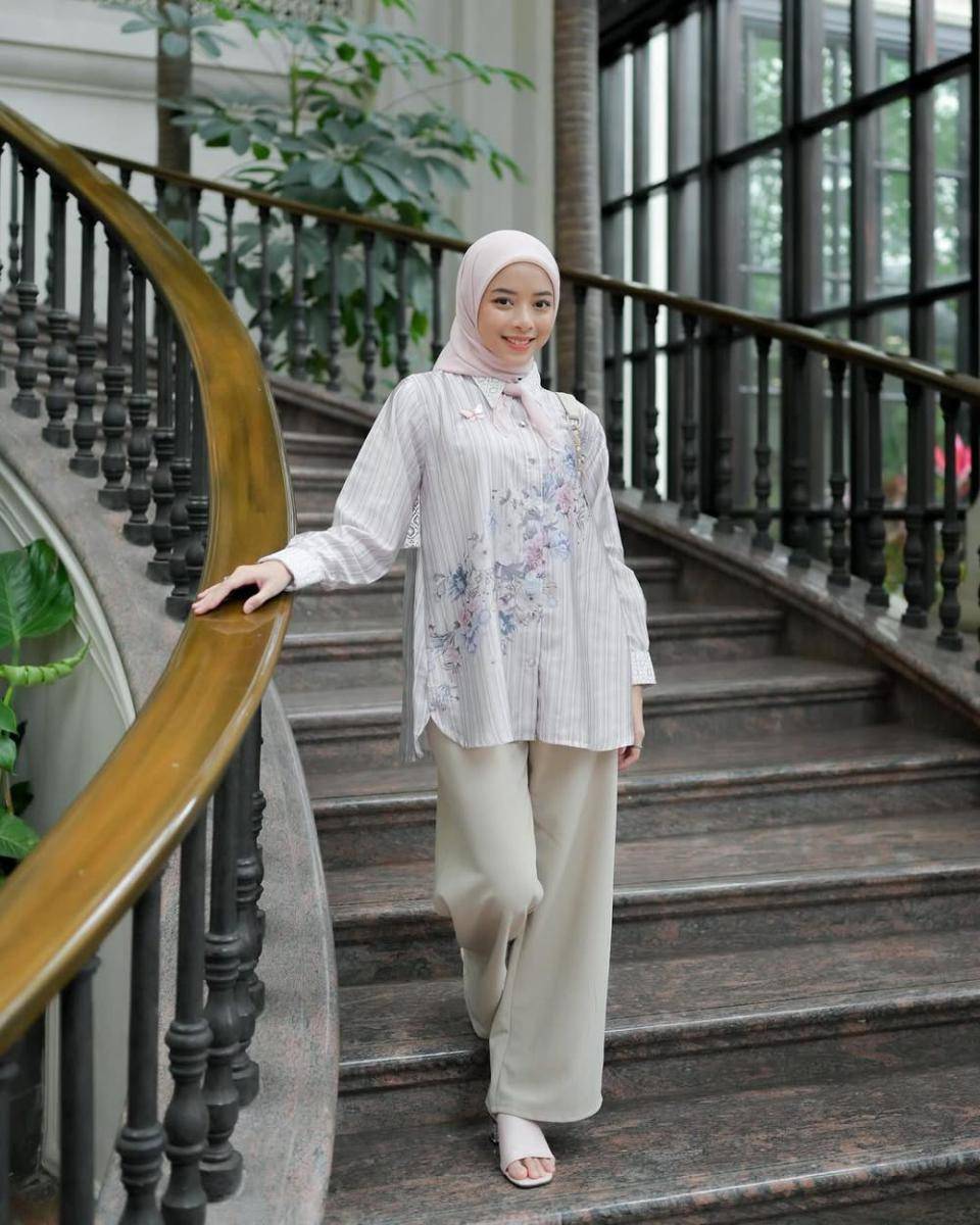 potret ide OOTD kasual serba kemeja dan blouse ala Tarisya Milanti (instagram.com/tarisymln)