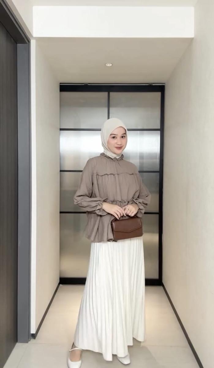potret ide OOTD kasual playful buat ngampus ala Firyal Aisyah (instagram.com/firyalaisyah)