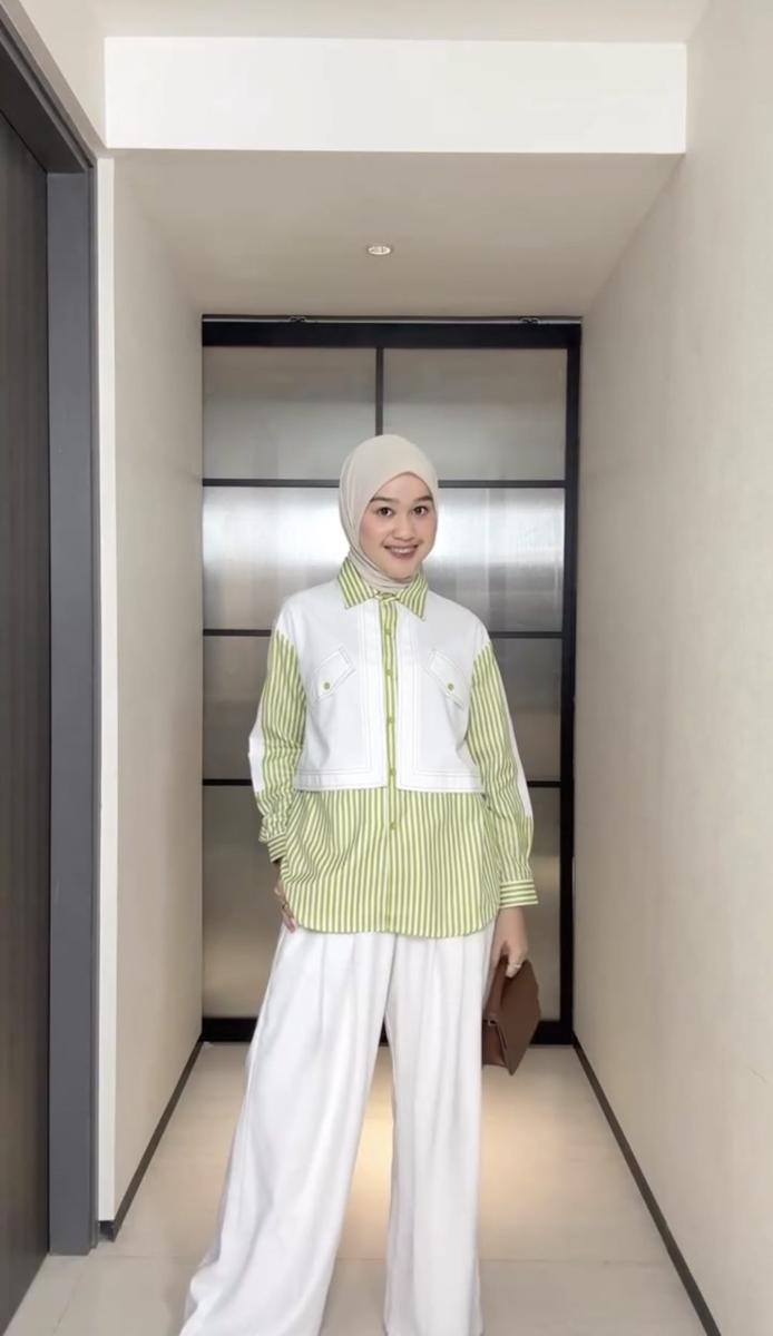 potret ide OOTD kasual playful buat ngampus ala Firyal Aisyah (instagram.com/firyalaisyah)