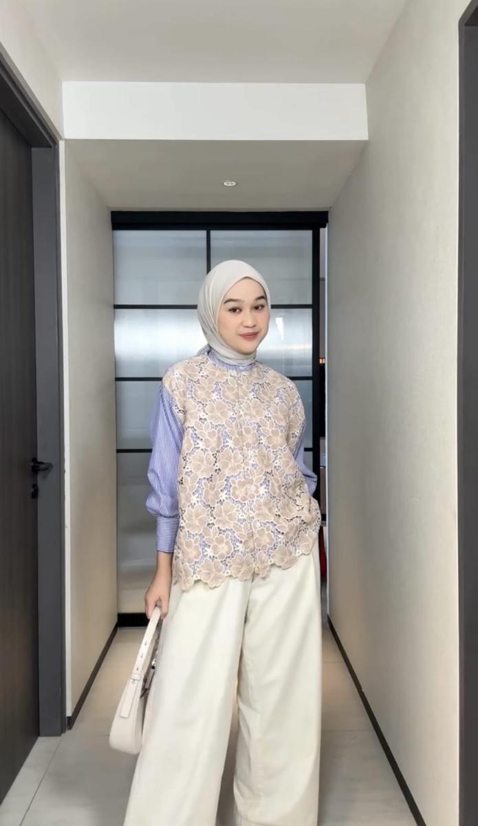 potret ide OOTD kasual playful buat ngampus ala Firyal Aisyah (instagram.com/firyalaisyah)