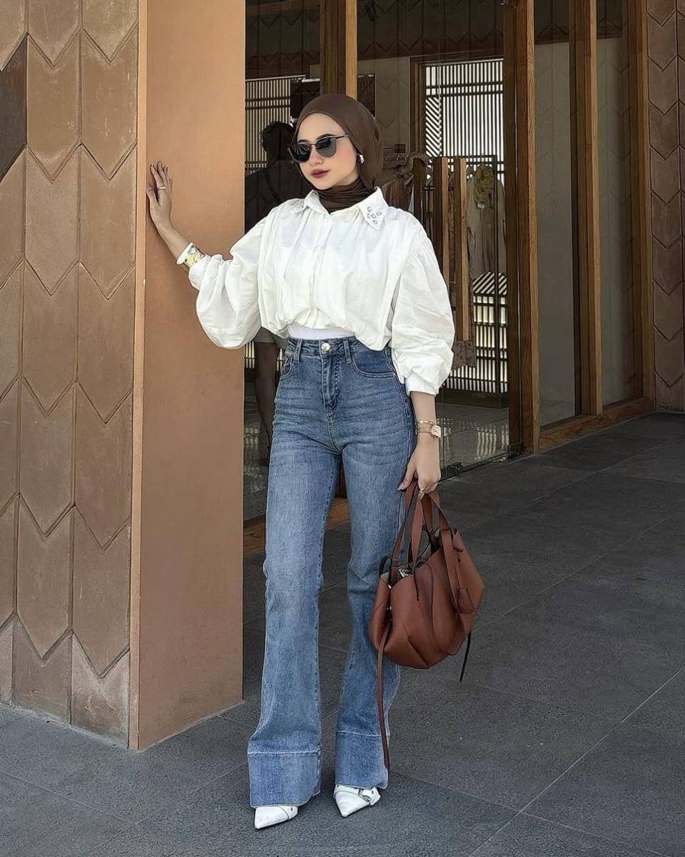 potret ide OOTD kasual serba flare pants ala Rossidatul Umami (instagram.com/rossidatul.umami)