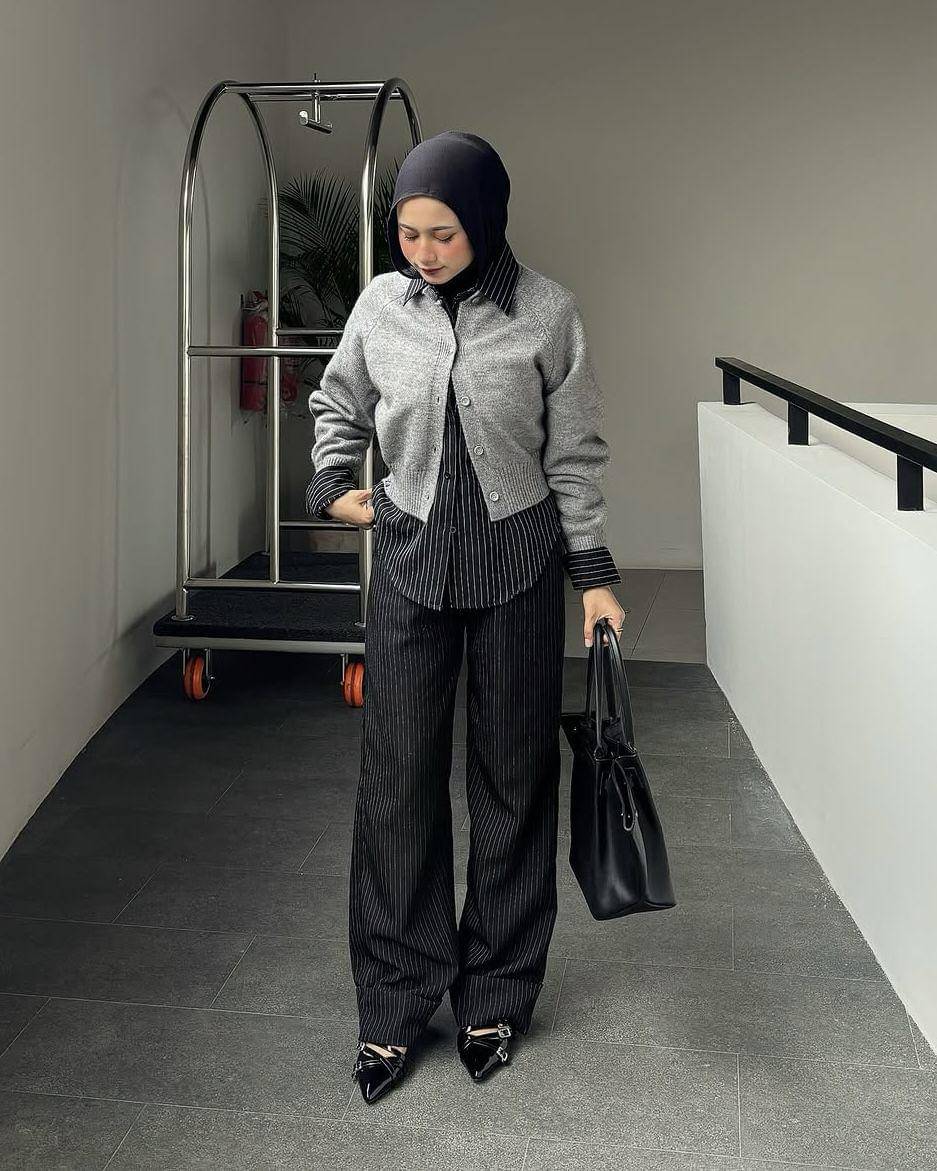 potret ide OOTD kasual serba flare pants ala Rossidatul Umami (instagram.com/rossidatul.umami)