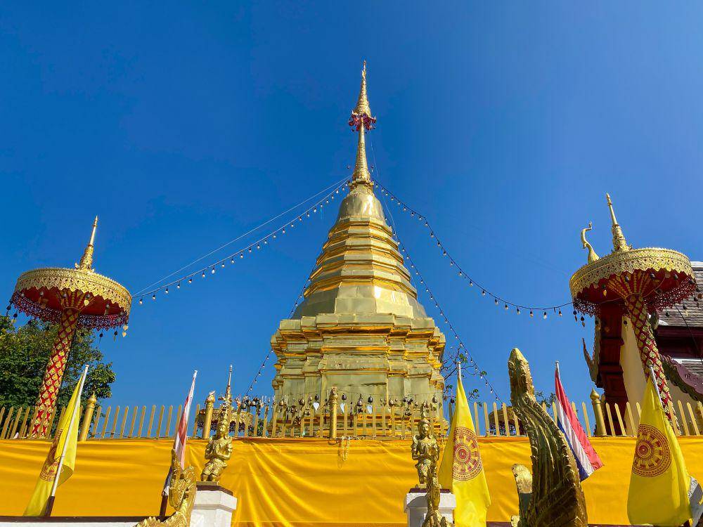 Kuil Doi Suthep di Taman Nasional Doi Suthep-Pui, Chiang Mai (vecteezy.com/115010974997745251311)