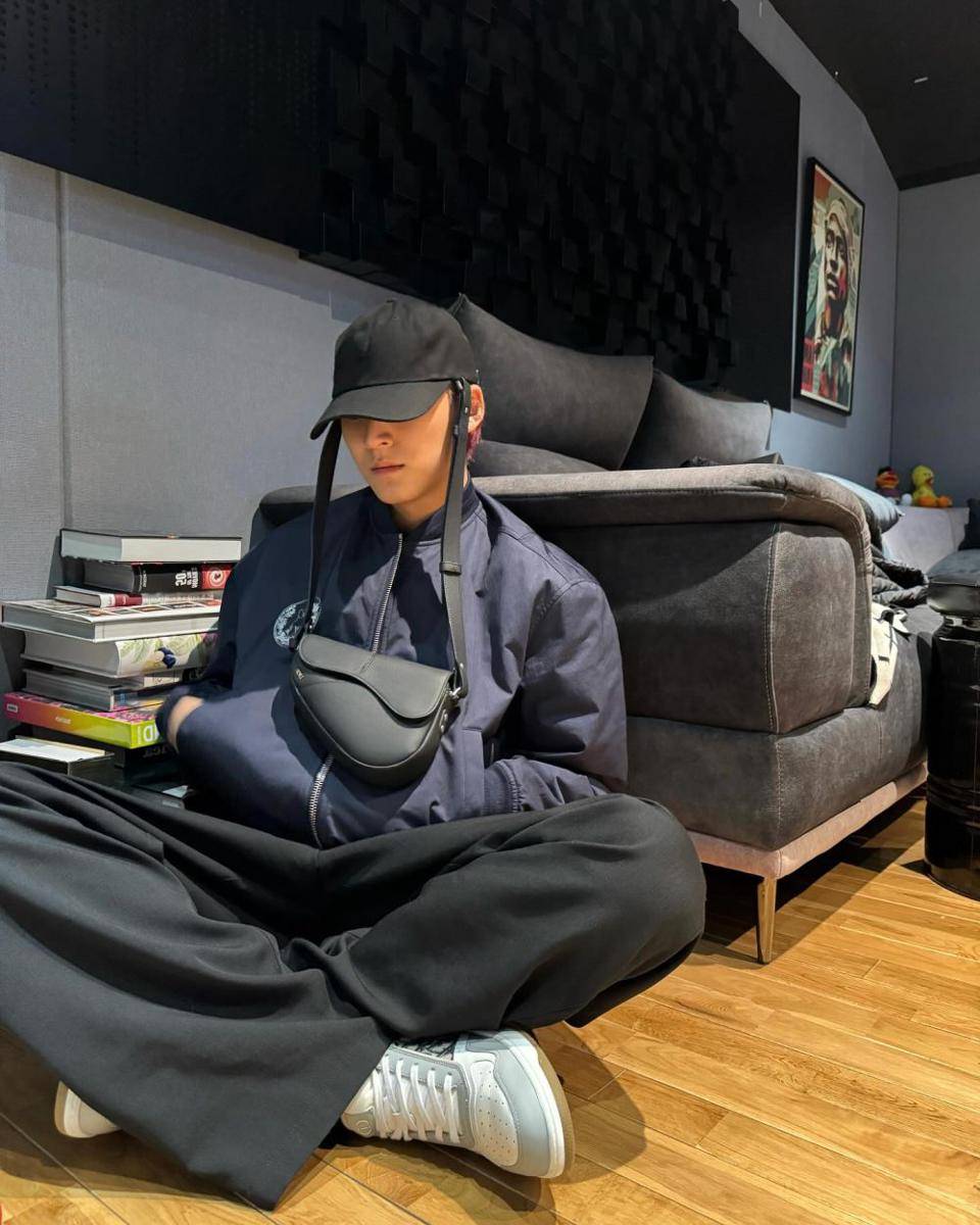 outfit athleisure style ala Mingyu SEVENTEEN (instagram.com/min9yu_k)