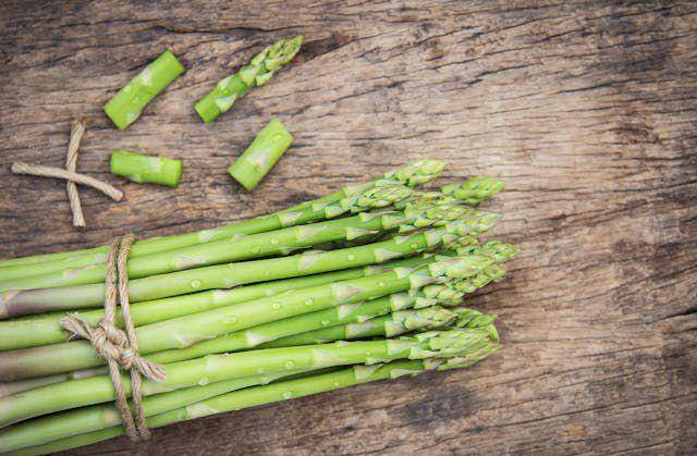 ilustrasi asparagus (pexels.com/Aphiwat chuangchoem)