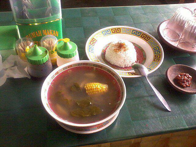 ilustrasi sayur asem dan nasi (commons.wikimedia.org/neannie)