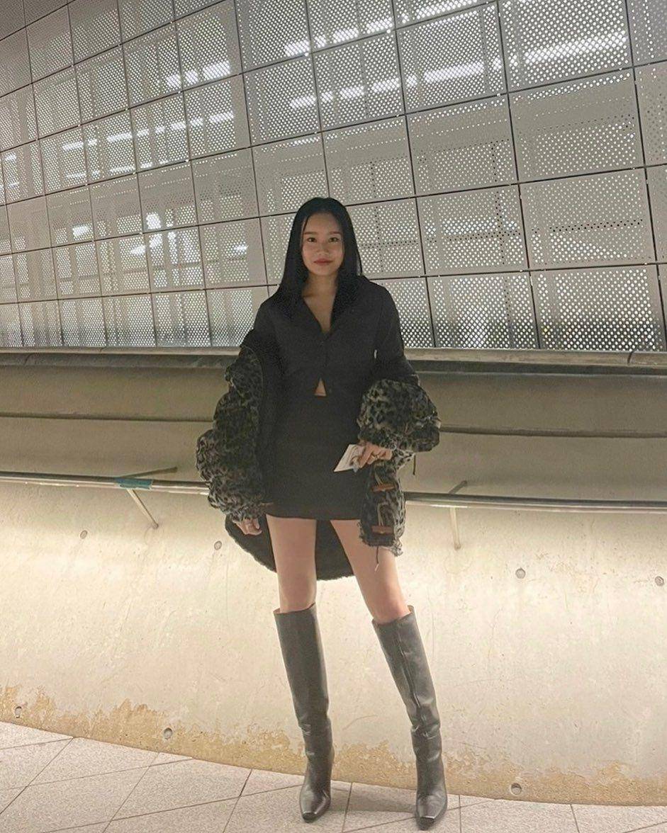Park You Na (instagram.com/parkyouna.official)