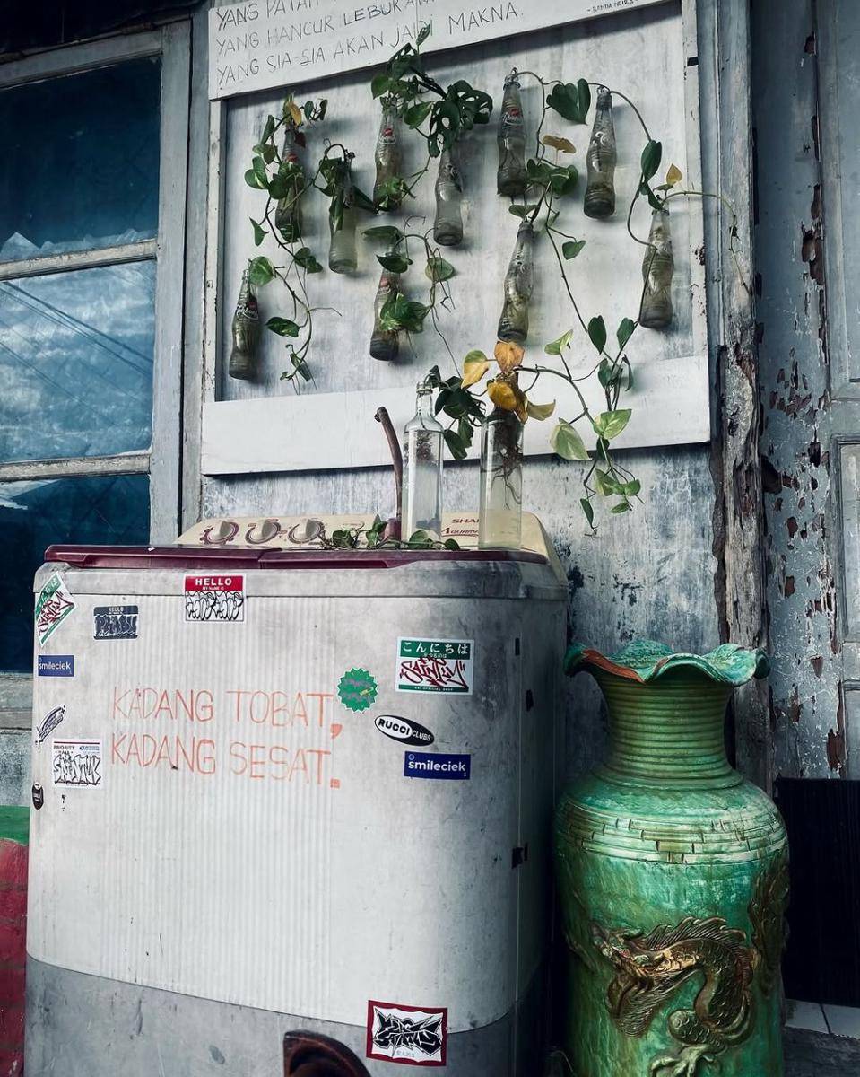 Tag Reborn, Kafe Vintage dengan Vibe Skena Abis di Bandar Lampung (Instagram/tag.reborn)
