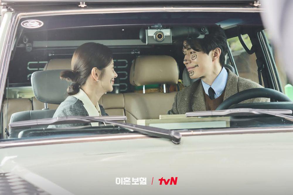 Lee Dong Wook dan Lee Joo Bin di KDrama The Divorce Insurance (instagram.com/tvn_drama)