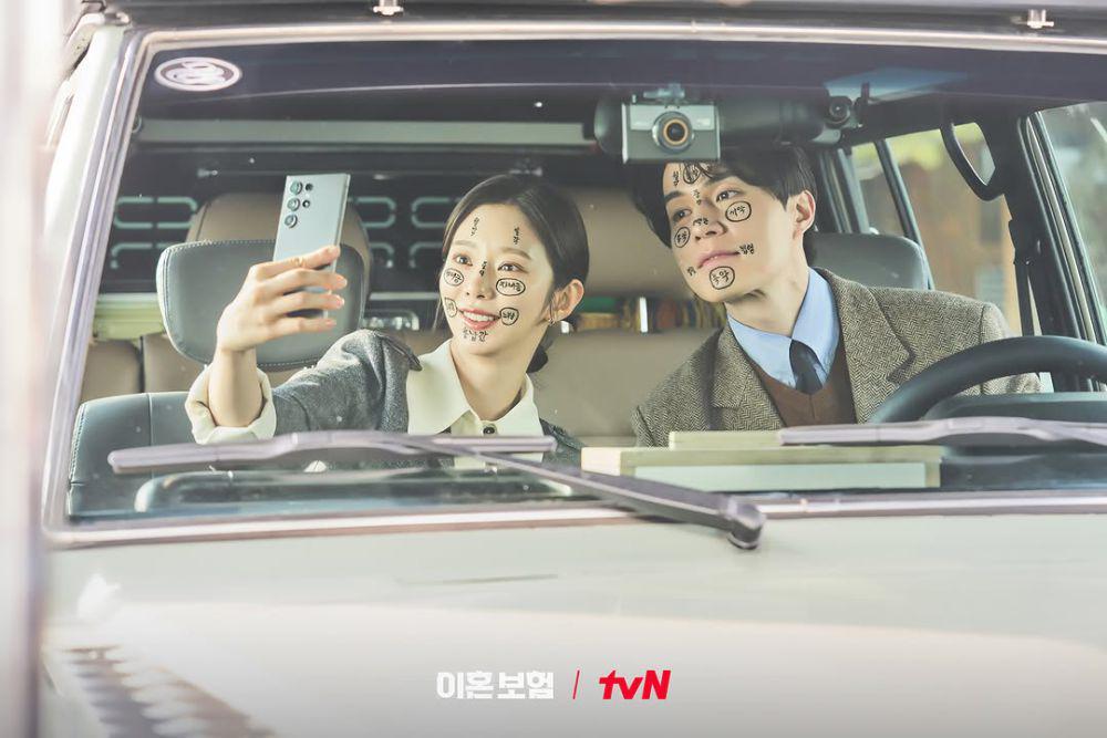 Lee Dong Wook dan Lee Joo Bin di KDrama The Divorce Insurance (instagram.com/tvn_drama)