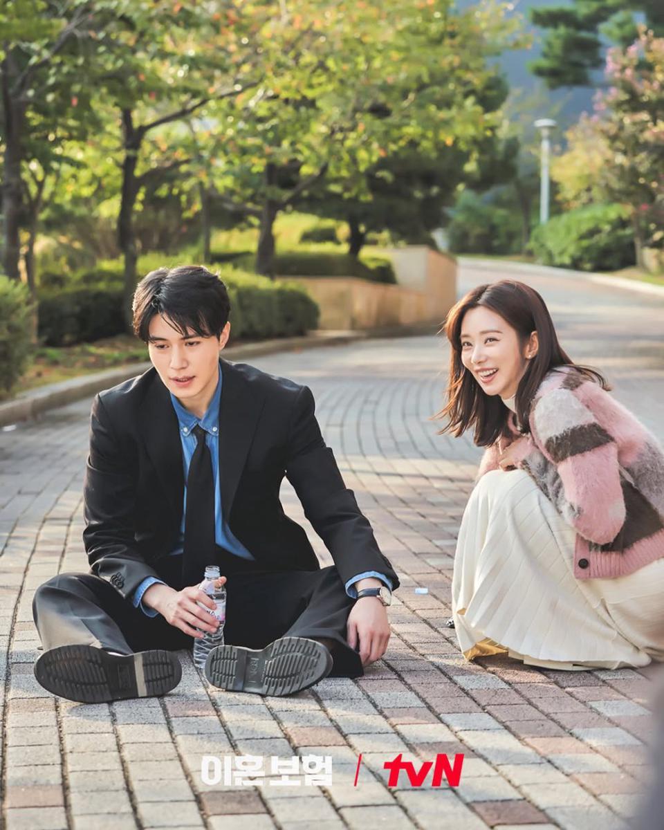Lee Dong Wook dan Lee Joo Bin di KDrama The Divorce Insurance (instagram.com/tvn_drama)