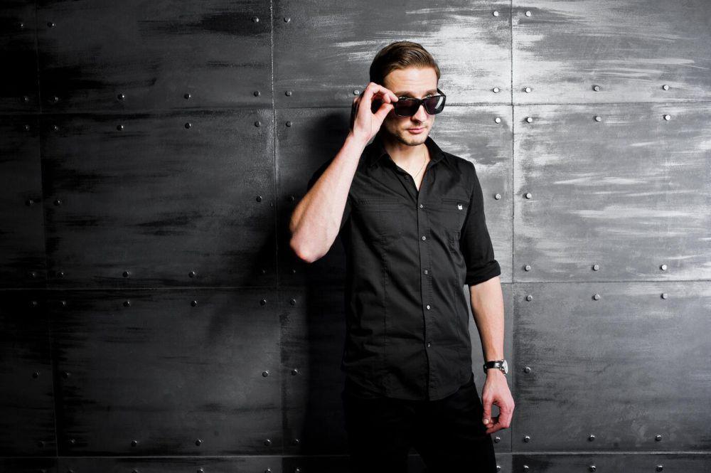 5 Fashion Item Berwarna Hitam yang Wajib Dimiliki Pria, Serbaguna