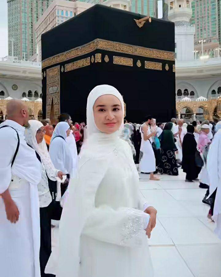 artis umrah di bulan Syawal (instagram.com/michelleziu)