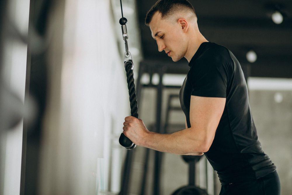 Manfaat Latihan Tricep Pushdown dan Cara Melakukannya