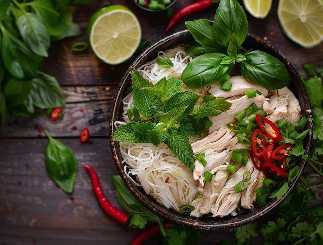 5 Rahasia Kaldu Pho Ayam yang Bening dan Kaya Rasa, Wajib Dicoba!
