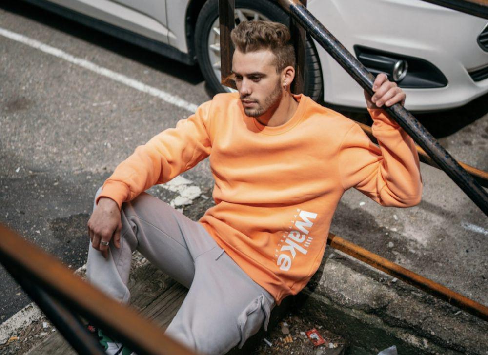 4 Rekomendasi Crewneck Pria yang Simpel dan Stylish, Cek Guys!