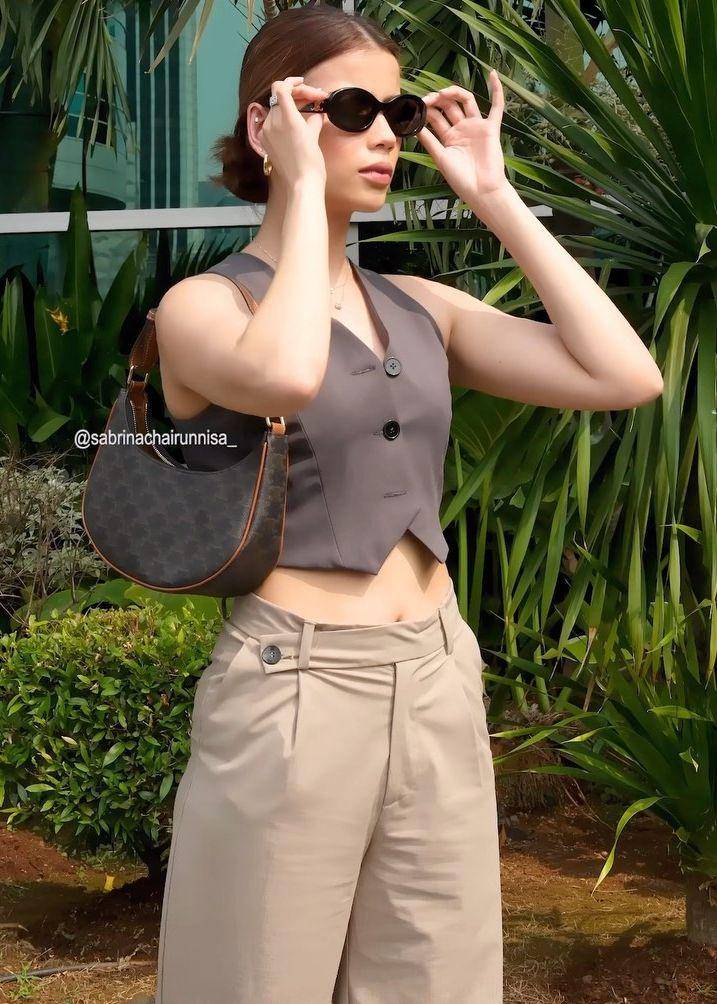 inspirasi smart casual style ala Sabrina Chairunnisa (instagram.com/sabrinachairunnisa_)