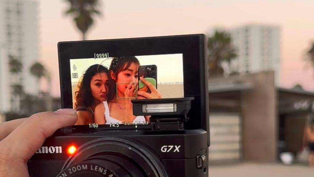 Léa dan Denise Eks SECRET NUMBER di Los Angeles (YouTube.com/小川美月 Ogawa Mizuki)