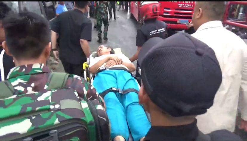 Pemilik rumah yang terbakar mesti mendapatkan perawatan karena sempat pingsan. (Dok. Istimewa)