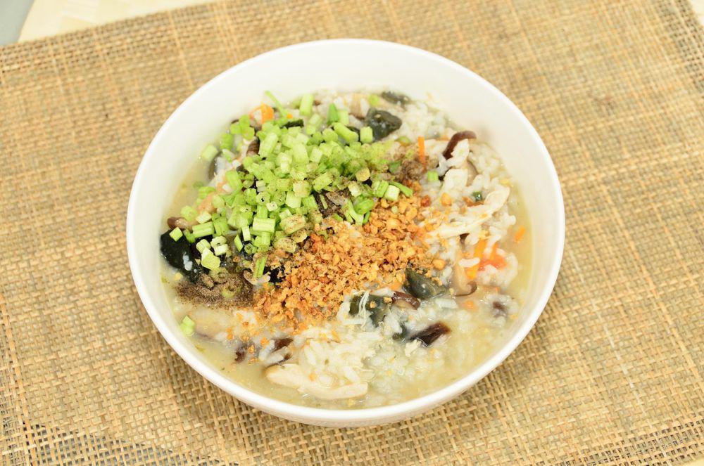 Resep Bubur Nasi Sayuran Pakai Rice Cooker, Gampang Dibuat Lho!
