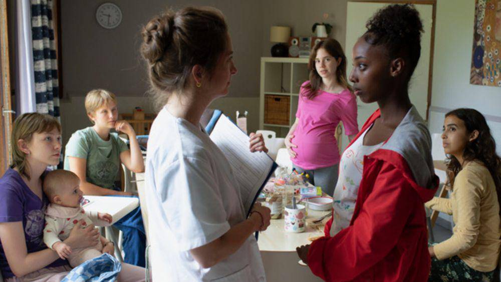 Young Mothers (dok. Les Films du Fleuve/Young Mothers)
