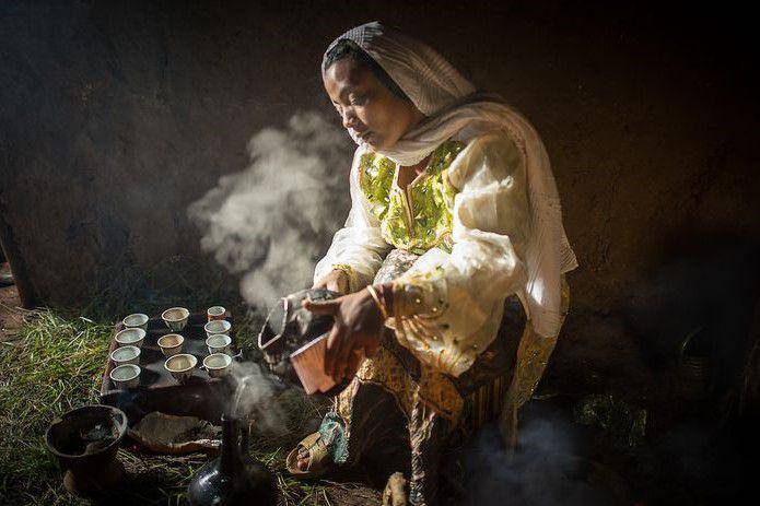 Ilustrasi budaya minum kopi paling unik di dunia. (Pinterest/amivitale.photoshelter.com)