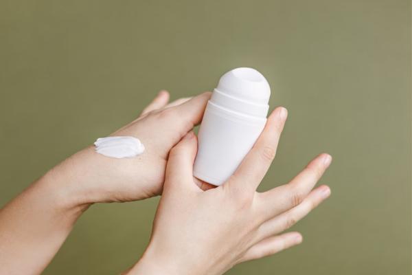 5 Hal Penting yang Perlu Dilakukan Saat Pakai Deodoran