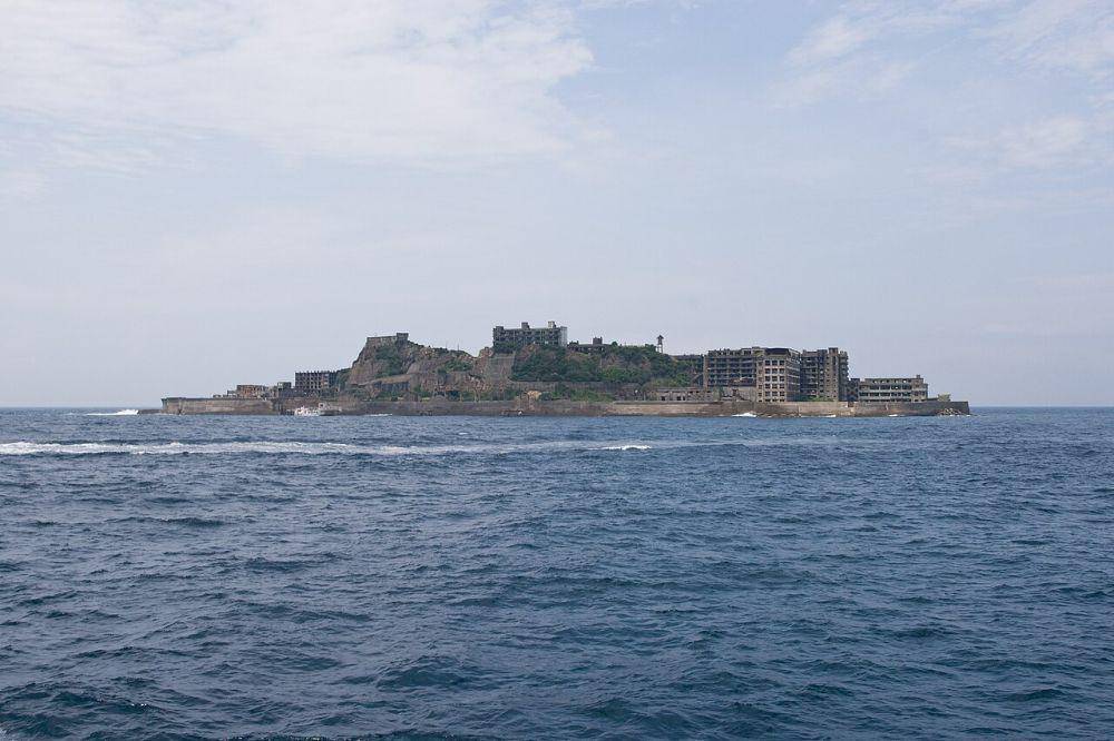 Pulau Hashima dari kejauhan (commons.wikimedia.org/Σ64)