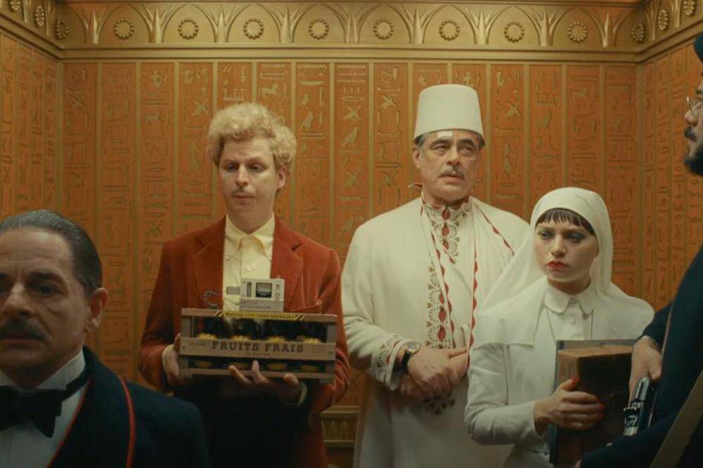 adegan dalam film The Phoenician Scheme. (dok. Focus Features/The Phoenician Scheme)