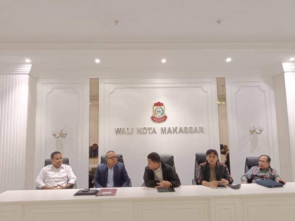Panitia Seleksi saat menyampaikan hasil seleksi administrasi calon Sekda Kota Makassar dalam konferensi pers di Balai Kota Makassar, Kamis (10/4/2025). (IDN Times/istimewa)
